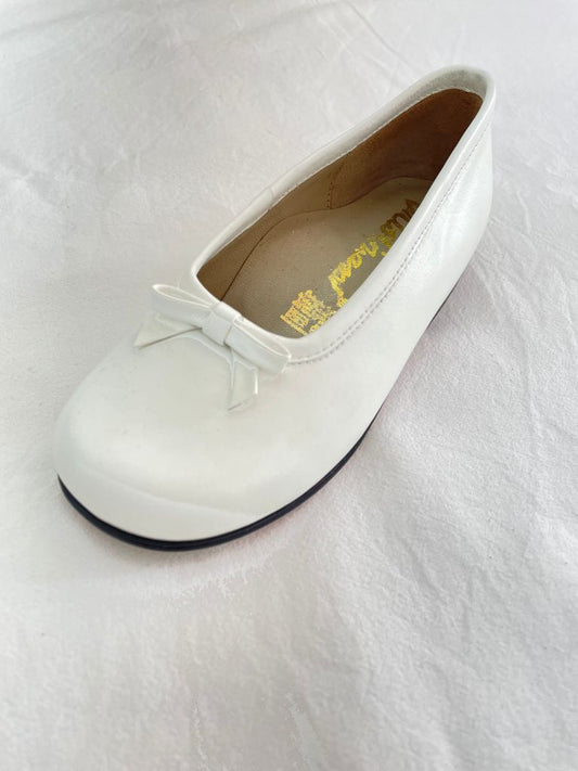 Zapato blanco con moñito