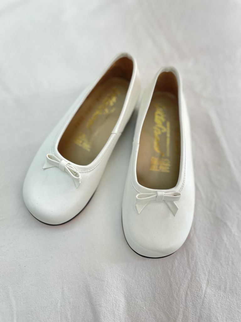 Zapato blanco con moñito